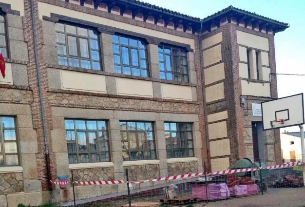 Foto 8 - Culmina el lavado de cara al Colegio de Fuenteguinaldo  