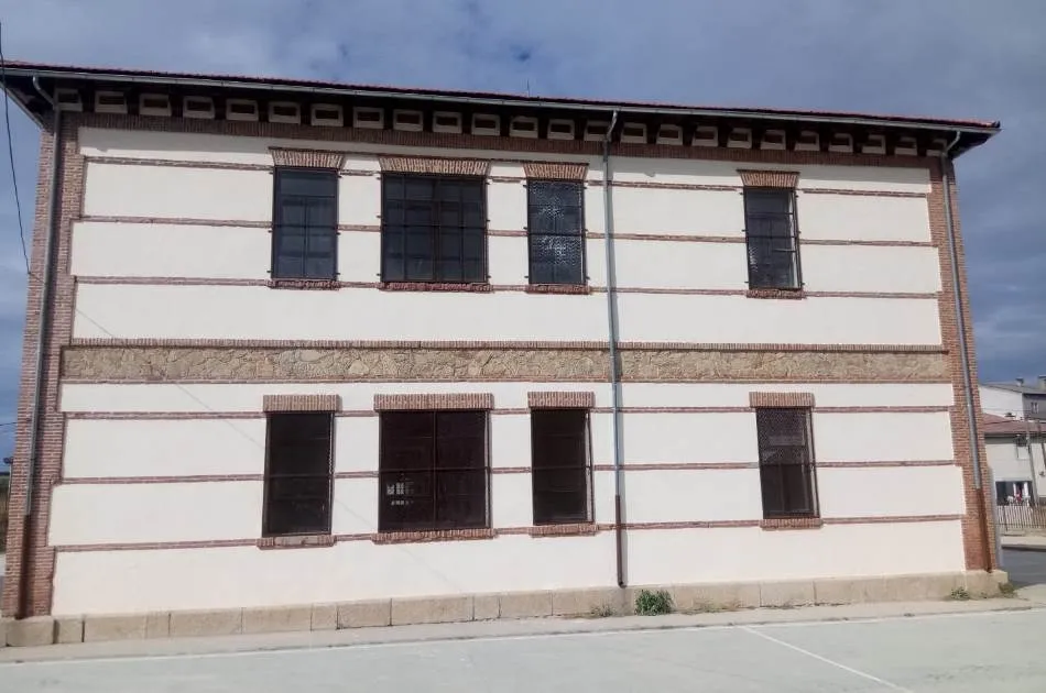 Foto 5 - Culmina el lavado de cara al Colegio de Fuenteguinaldo  