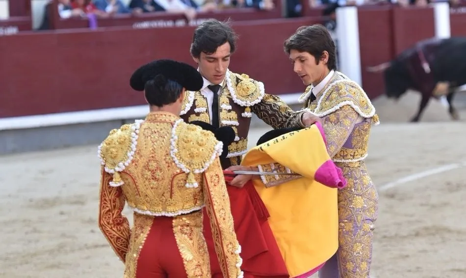 Confirmaba su alternativa Ángel Téllez esta tarde en la plaza de toros de Las Ventas. Fotos: Cultoro