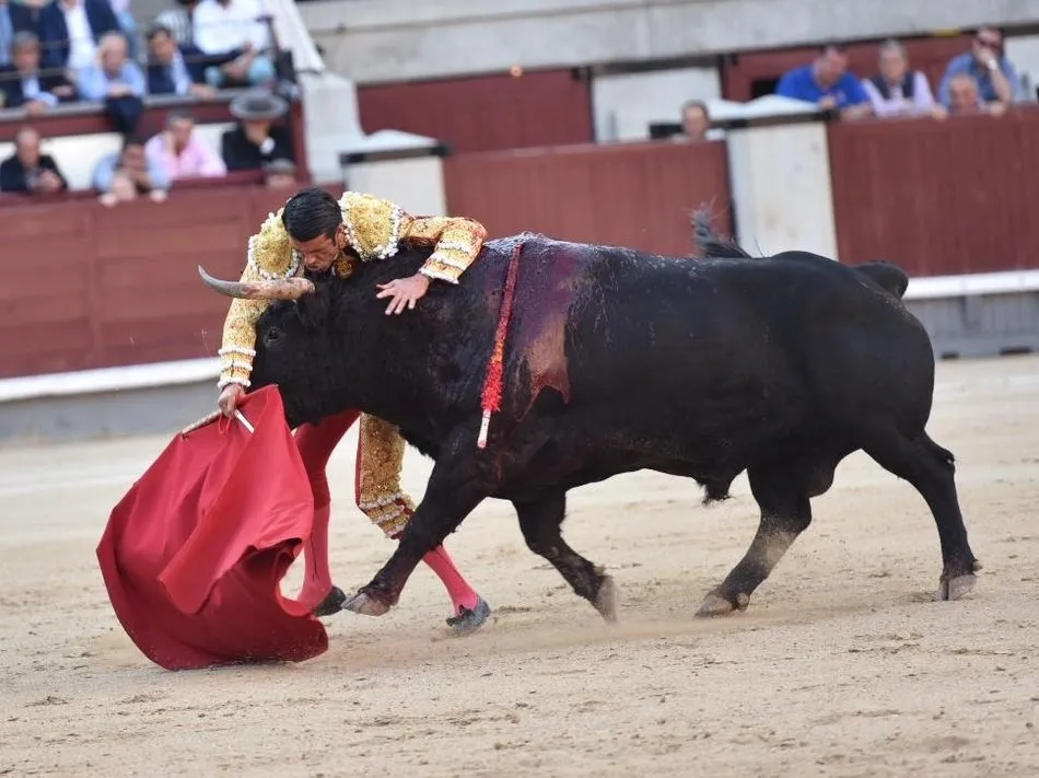 Foto 9 - Disposici&oacute;n de la terna ante una muy deslucida corrida de Jandilla