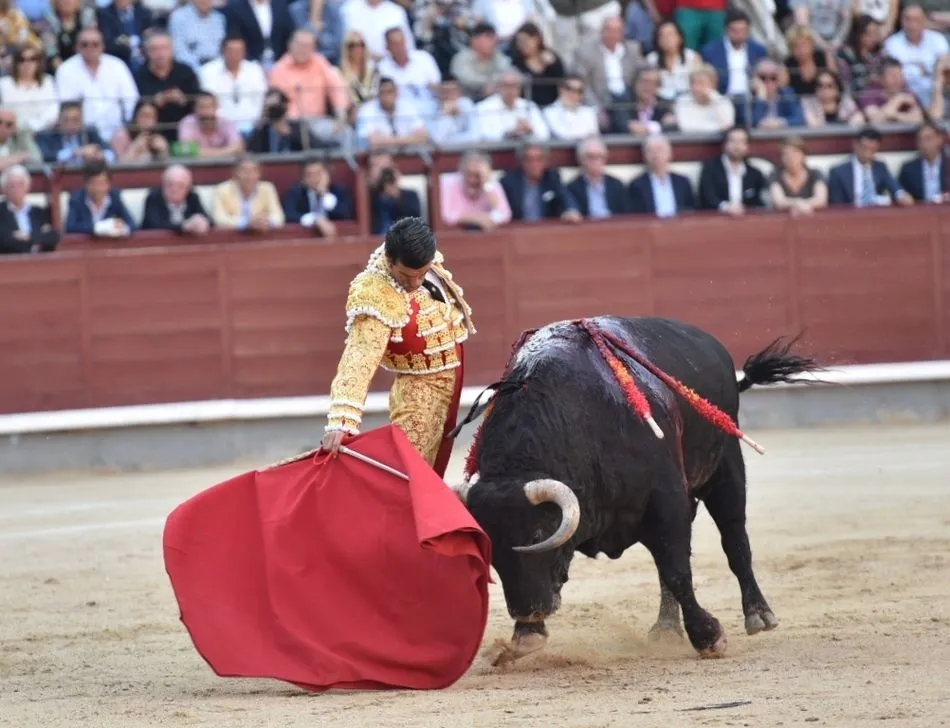 Foto 7 - Disposici&oacute;n de la terna ante una muy deslucida corrida de Jandilla