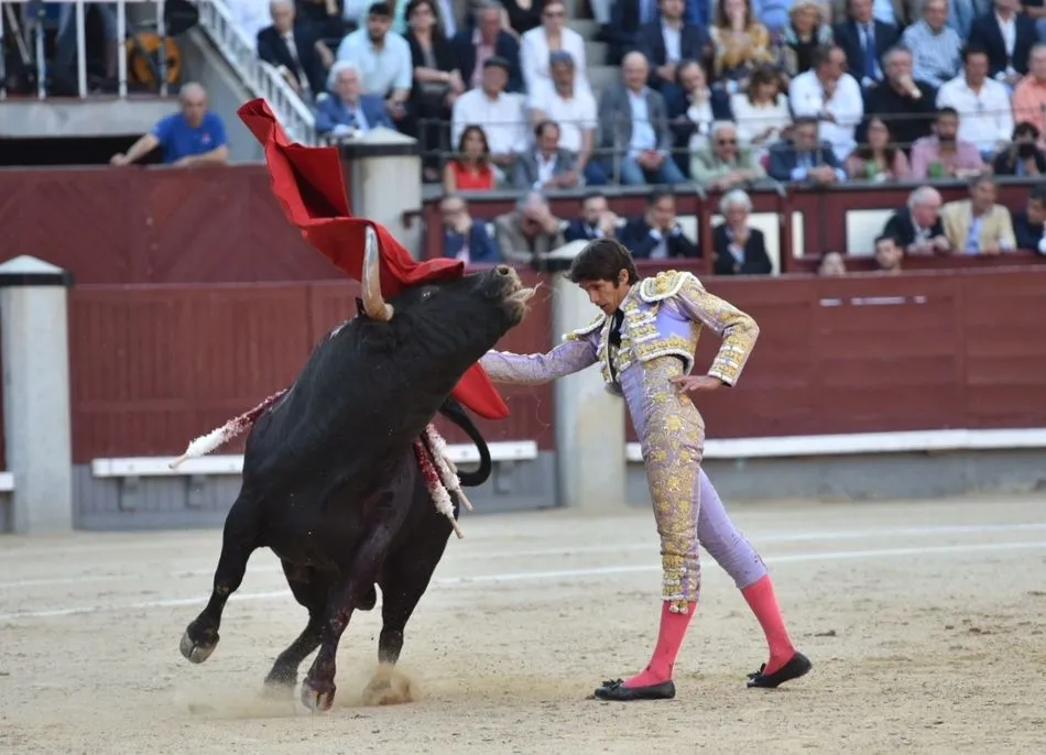 Foto 6 - Disposici&oacute;n de la terna ante una muy deslucida corrida de Jandilla