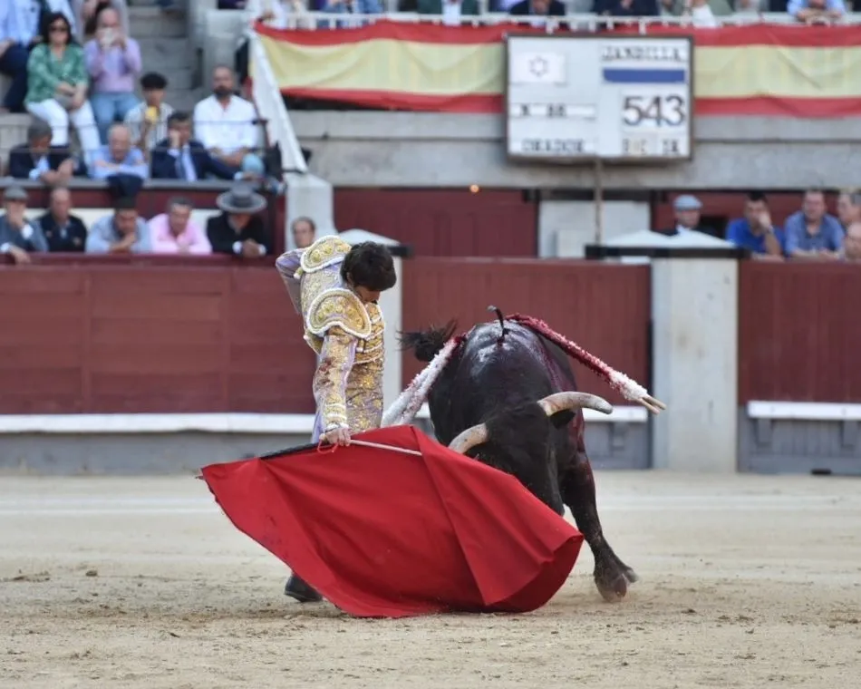 Foto 5 - Disposici&oacute;n de la terna ante una muy deslucida corrida de Jandilla