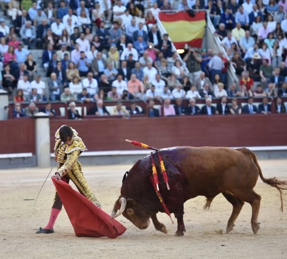 Foto 3 - Disposici&oacute;n de la terna ante una muy deslucida corrida de Jandilla