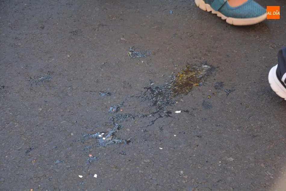 Foto 8 - Los vecinos de Prosperidad salen a la calle para mostrar su rechazo al centro de Proyecto Hombre en ...