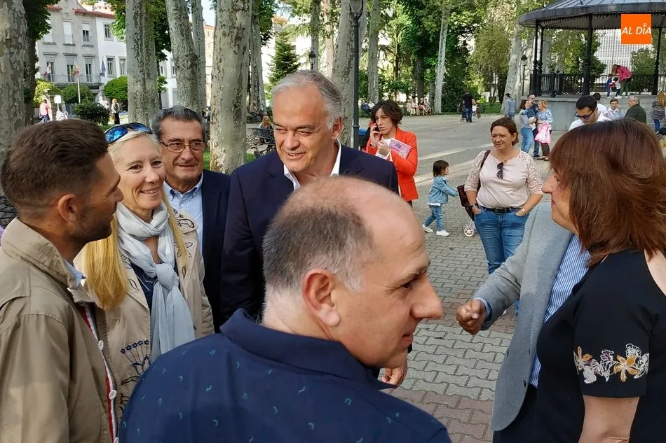 Foto 6 - El eurodiputado Gonz&aacute;lez Pons arropa a la familia Popular y promete recibir a&nbsp;Ri&ntilde;ones en...