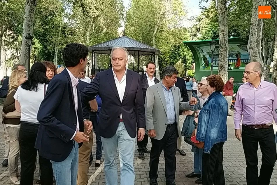 Foto 4 - El eurodiputado Gonz&aacute;lez Pons arropa a la familia Popular y promete recibir a&nbsp;Ri&ntilde;ones en...