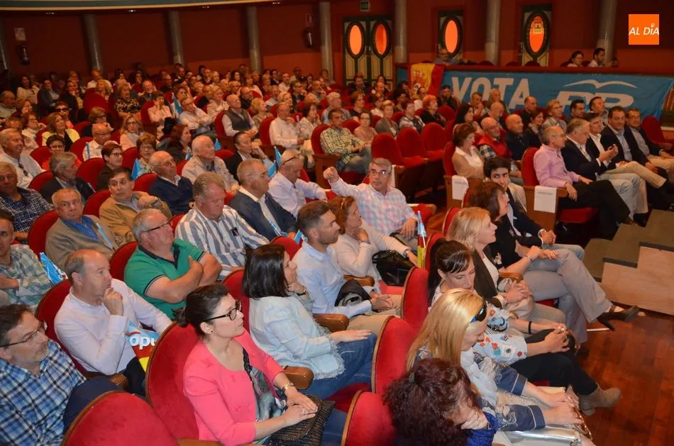 Foto 2 - El eurodiputado Gonz&aacute;lez Pons arropa a la familia Popular y promete recibir a&nbsp;Ri&ntilde;ones en...
