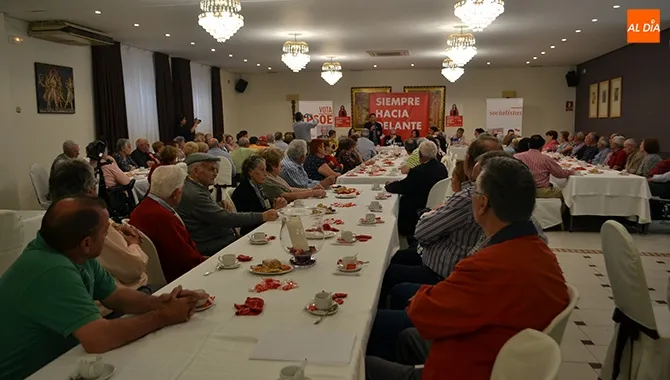 El PSOE organizaba un encuentro con mayores en el que participaba el Secretario de Estado de la SS Octavio Granado