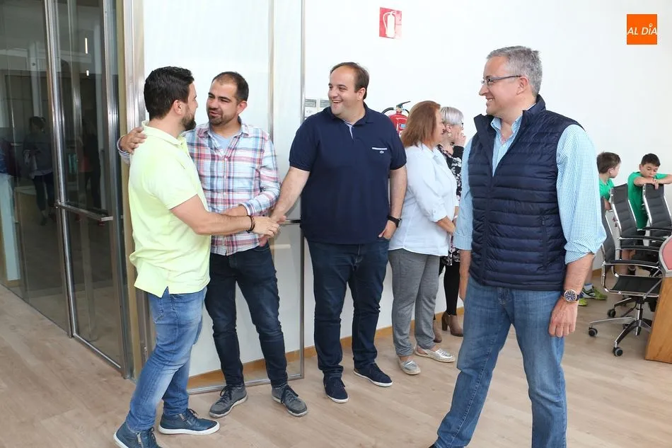Foto 5 - El CD Guijuelo recibe un homenaje por los logros del Juvenil y Alev&iacute;n C