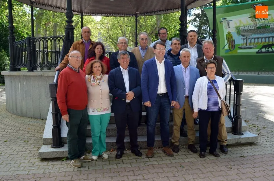 Foto 11 - Ma&ntilde;ueco pasa por B&eacute;jar para apoyar a la familia Popular de la comarca en el &uacute;ltimo d&iacute;a de...