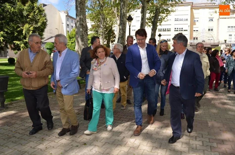 Foto 10 - Ma&ntilde;ueco pasa por B&eacute;jar para apoyar a la familia Popular de la comarca en el &uacute;ltimo d&iacute;a de...