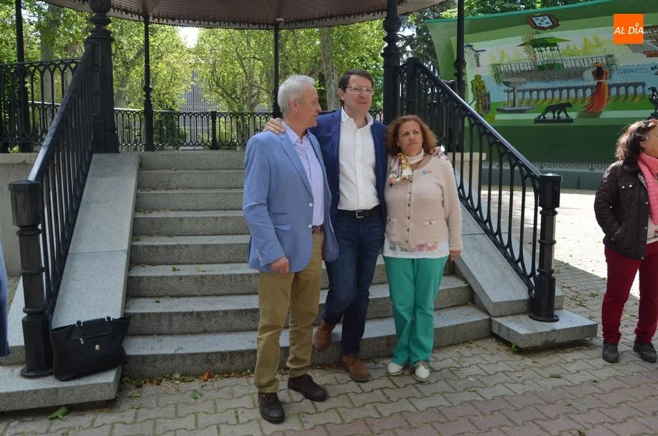 Foto 3 - Ma&ntilde;ueco pasa por B&eacute;jar para apoyar a la familia Popular de la comarca en el &uacute;ltimo d&iacute;a de...