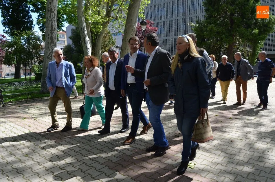 Foto 4 - Ma&ntilde;ueco pasa por B&eacute;jar para apoyar a la familia Popular de la comarca en el &uacute;ltimo d&iacute;a de...