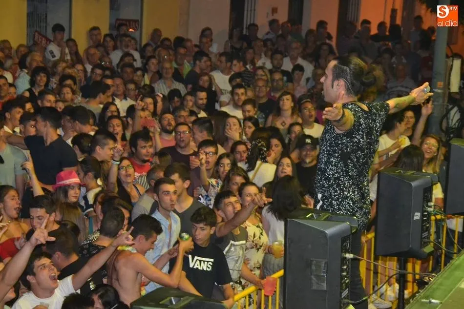 Imagen del público durante la actuación de SMS en el Martes Chico 2018