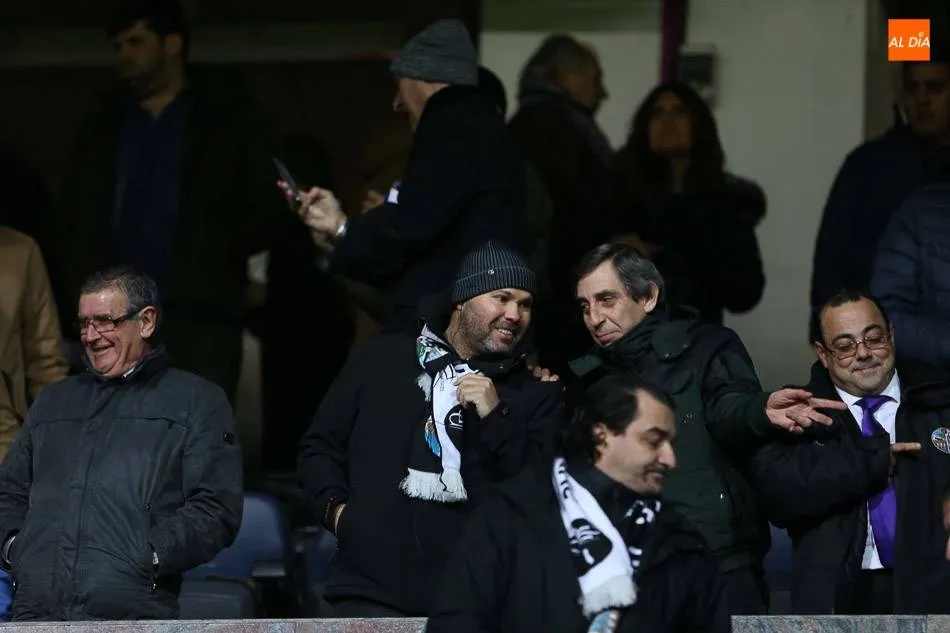 Manuel Lovato durante un encuentro en el palco del Helmántico