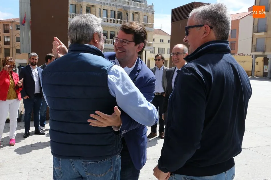 Foto 10 - Alfonso Fern&aacute;ndez Ma&ntilde;ueco: &ldquo;Roberto Mart&iacute;n es la persona indicada para liderar Guijuelo&rdquo;