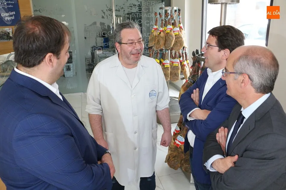 Foto 4 - Alfonso Fern&aacute;ndez Ma&ntilde;ueco: &ldquo;Roberto Mart&iacute;n es la persona indicada para liderar Guijuelo&rdquo;