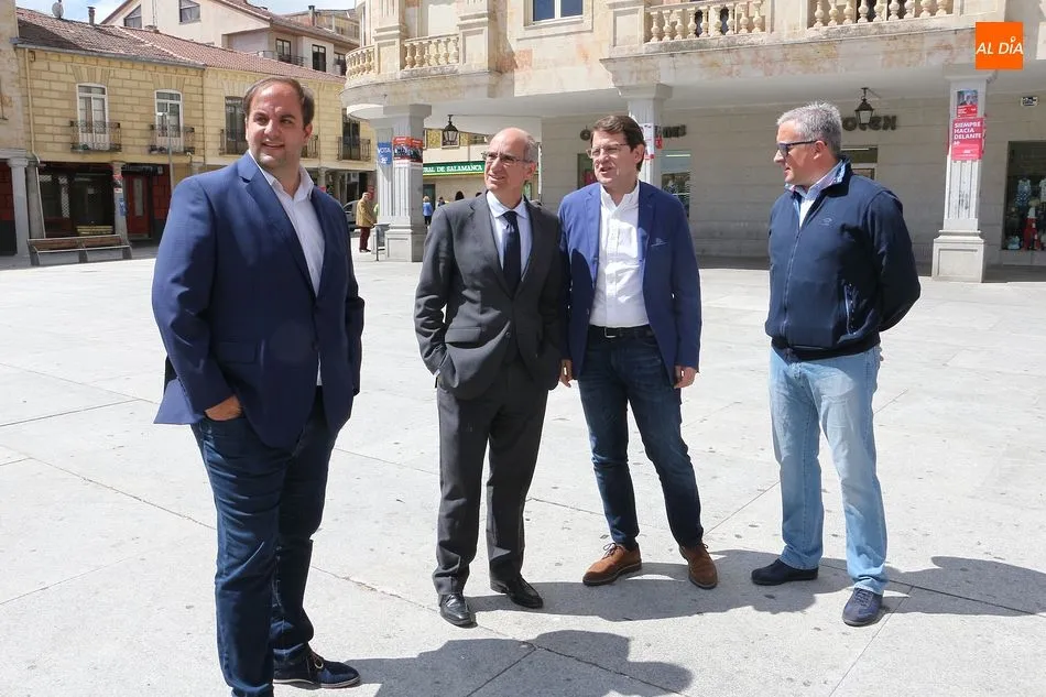 Foto 2 - Alfonso Fern&aacute;ndez Ma&ntilde;ueco: &ldquo;Roberto Mart&iacute;n es la persona indicada para liderar Guijuelo&rdquo;