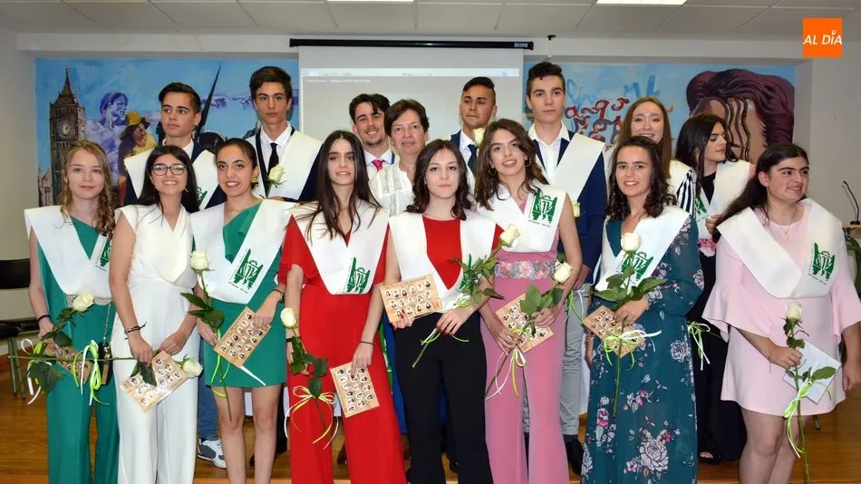 Foto 2 - Quince j&oacute;venes del Abadengo se grad&uacute;an en Bachillerato en el IES de Lumbrales