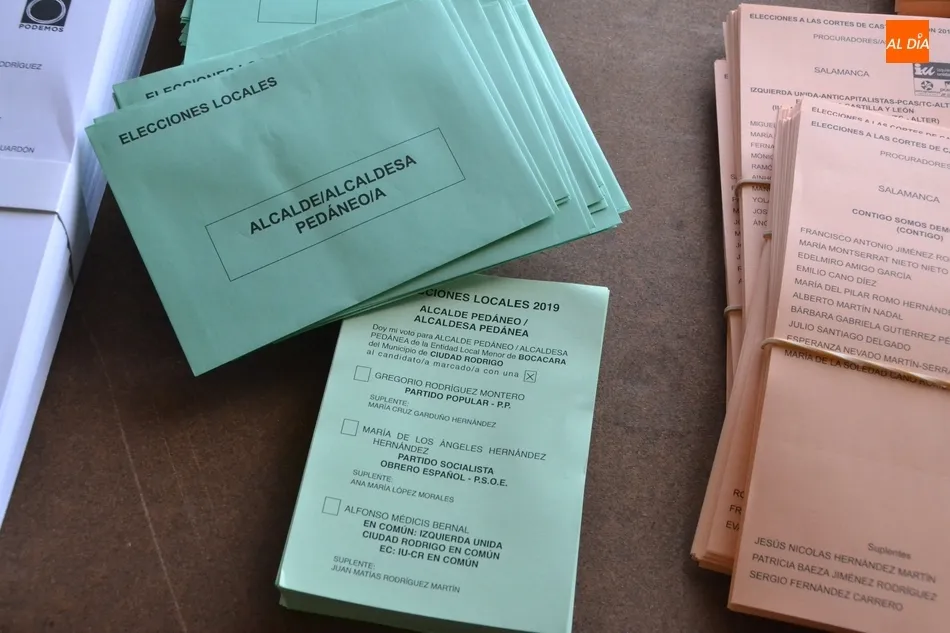 Foto 9 - Laboriosa preparaci&oacute;n de las 22 mesas electorales por parte de trabajadores municipales  