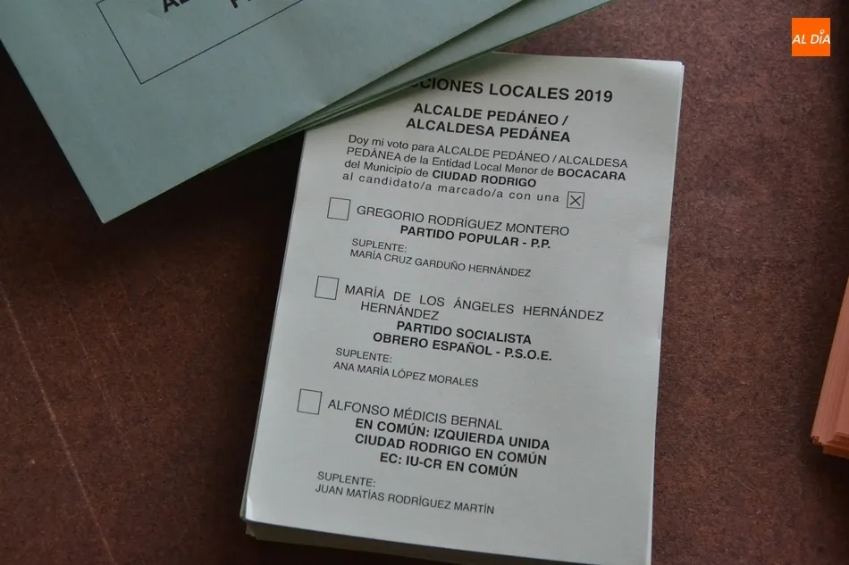 Foto 8 - Laboriosa preparaci&oacute;n de las 22 mesas electorales por parte de trabajadores municipales  
