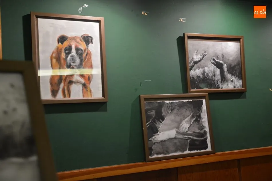 Foto 2 - La Asociaci&oacute;n Santuario PeludoSOS inaugura su exposici&oacute;n de pintura solidaria  