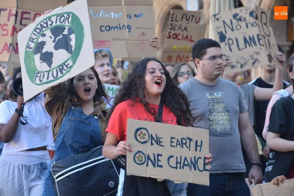 Foto 11 - Salamanca se suma con una manifestaci&oacute;n a las protestas contra el cambio clim&aacute;tico