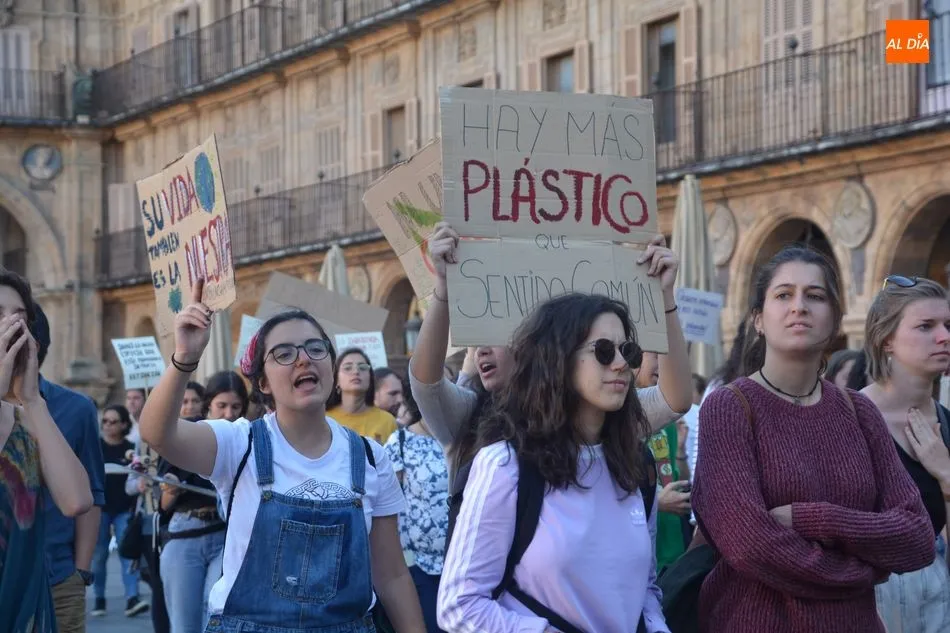 Foto 8 - Salamanca se suma con una manifestaci&oacute;n a las protestas contra el cambio clim&aacute;tico