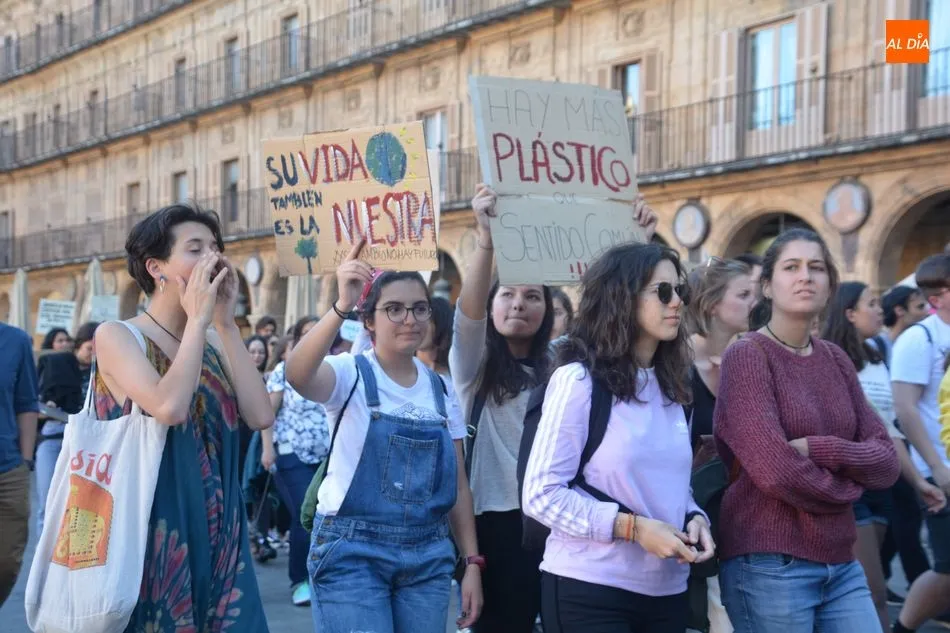 Foto 5 - Salamanca se suma con una manifestaci&oacute;n a las protestas contra el cambio clim&aacute;tico