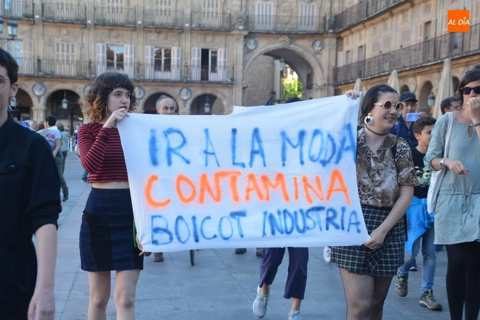 Foto 4 - Salamanca se suma con una manifestaci&oacute;n a las protestas contra el cambio clim&aacute;tico