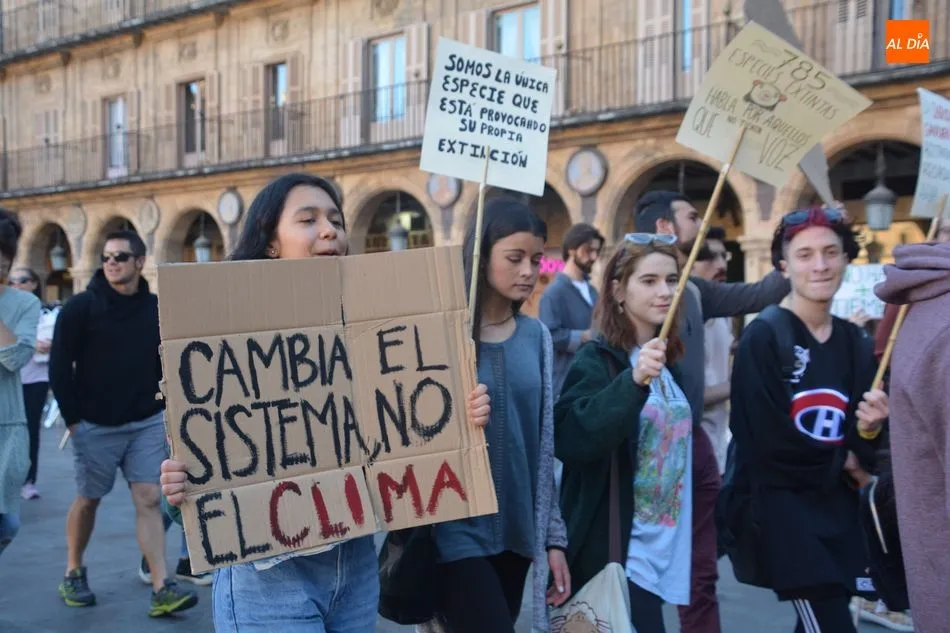 Foto 3 - Salamanca se suma con una manifestaci&oacute;n a las protestas contra el cambio clim&aacute;tico