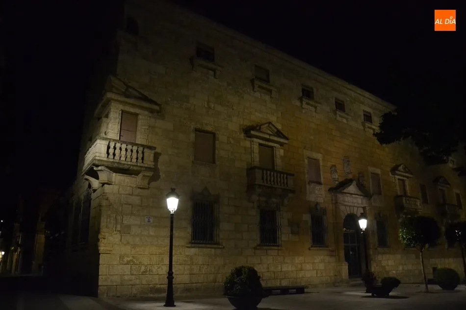 Foto 4 - La Plazuela del Conde estrena iluminaci&oacute;n art&iacute;stica  