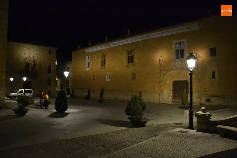 Foto 5 - La Plazuela del Conde estrena iluminaci&oacute;n art&iacute;stica  