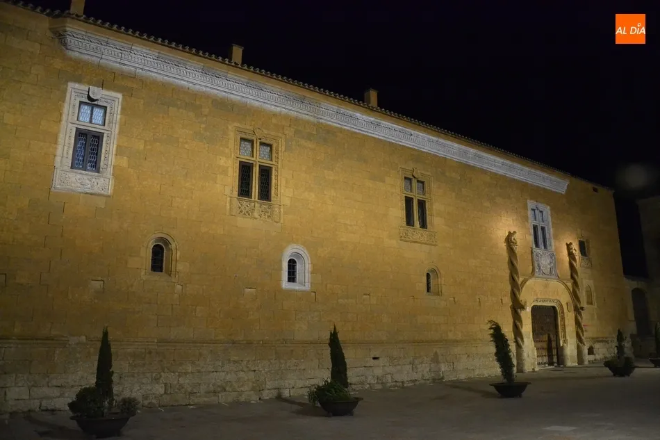 La Plazuela del Conde estrena iluminación artística  