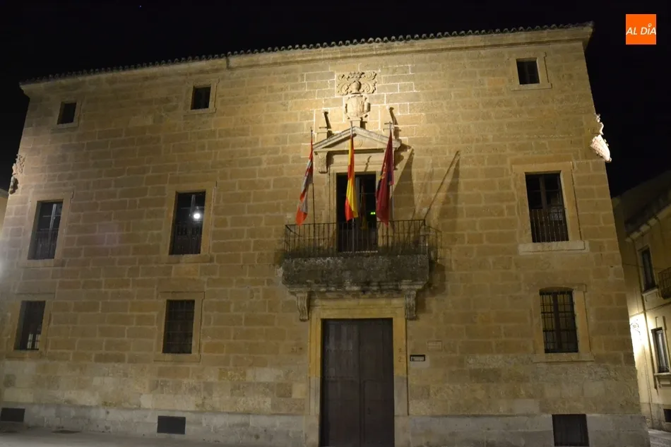 Foto 7 - La Plazuela del Conde estrena iluminaci&oacute;n art&iacute;stica  