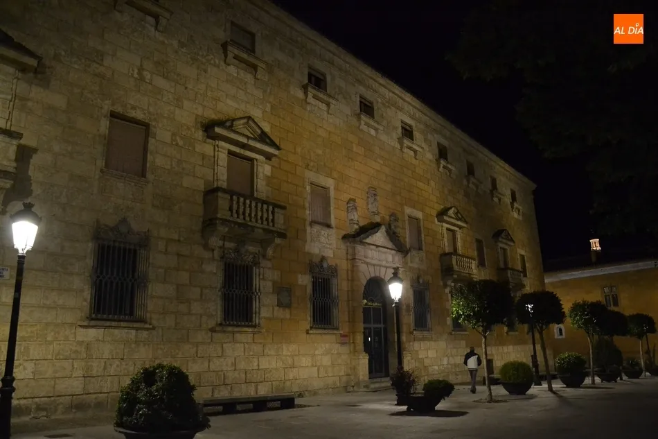 Foto 2 - La Plazuela del Conde estrena iluminaci&oacute;n art&iacute;stica  