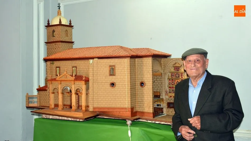 Foto 3 - Agust&iacute;n Villoria cede al Ayuntamiento sus maquetas artesanales de los monumentos de la Villa de...