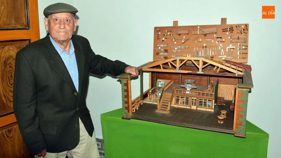 Foto 11 - Agust&iacute;n Villoria cede al Ayuntamiento sus maquetas artesanales de los monumentos de la Villa de...