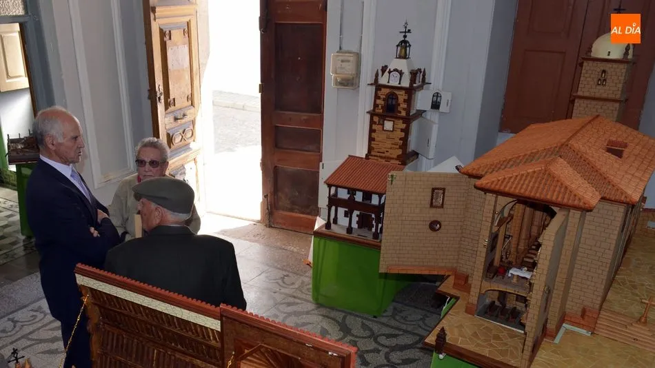 Foto 2 - Agust&iacute;n Villoria cede al Ayuntamiento sus maquetas artesanales de los monumentos de la Villa de...