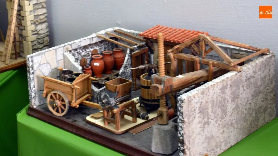 Foto 6 - Agust&iacute;n Villoria cede al Ayuntamiento sus maquetas artesanales de los monumentos de la Villa de...