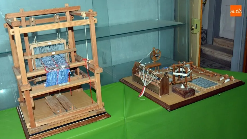 Foto 5 - Agust&iacute;n Villoria cede al Ayuntamiento sus maquetas artesanales de los monumentos de la Villa de...