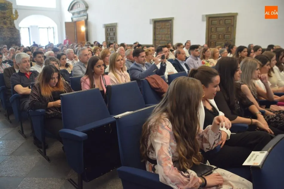 Foto 9 - Los alumnos de &uacute;ltimo curso de Logopedia celebran su graduaci&oacute;n