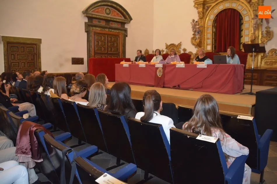 Foto 8 - Los alumnos de &uacute;ltimo curso de Logopedia celebran su graduaci&oacute;n