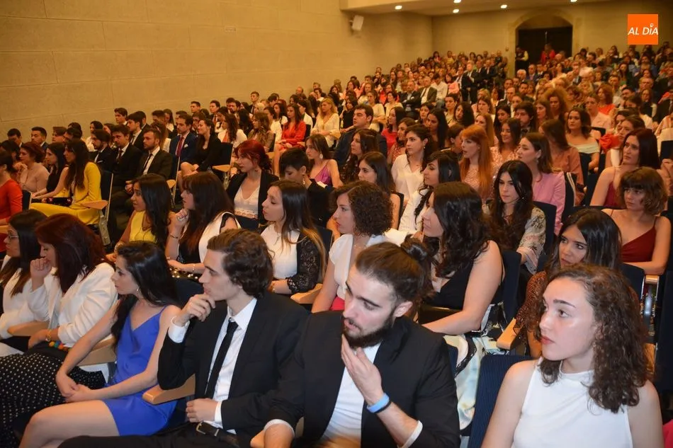 Foto 2 - Ceremonia de Fin de Grado para los alumnos de Psicolog&iacute;a de la UPSA