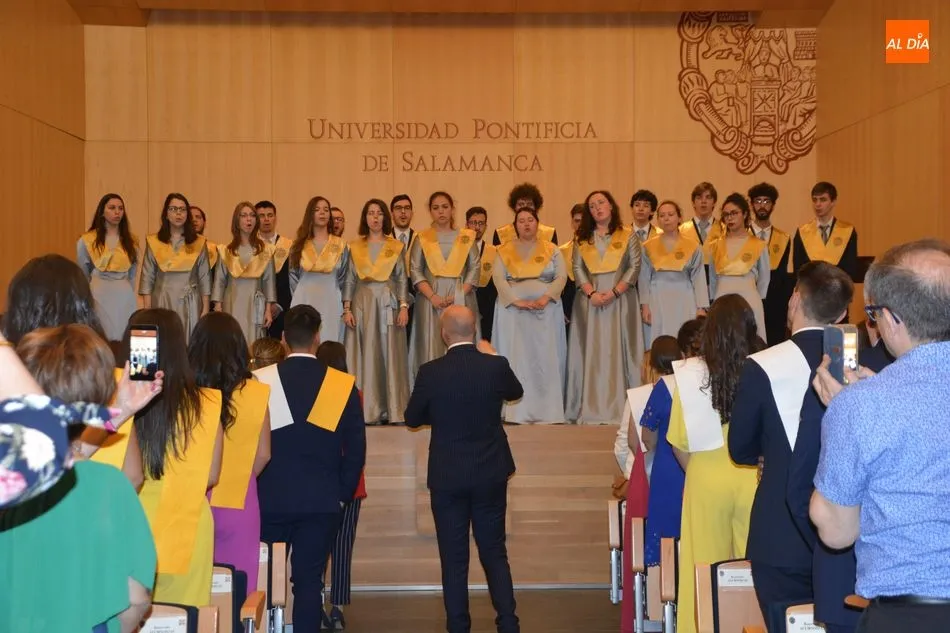 Foto 11 - Nueva hornada de graduados en Enfermer&iacute;a en la Universidad Pontificia de Salamanca