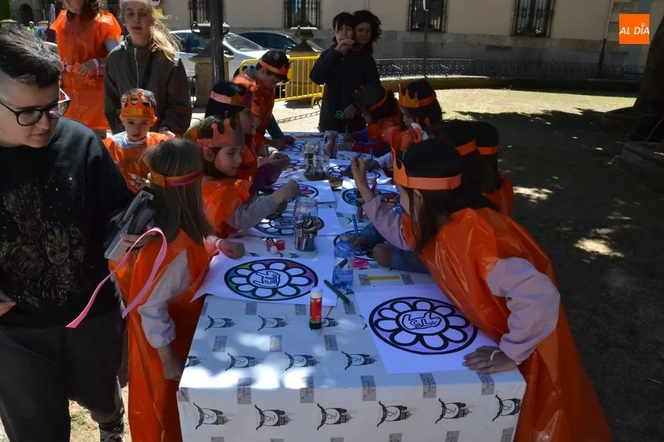 Foto 3 - Los ni&ntilde;os se visten del &Iacute;dolo de Ciudad Rodrigo para celebrar el 75 Aniversario  