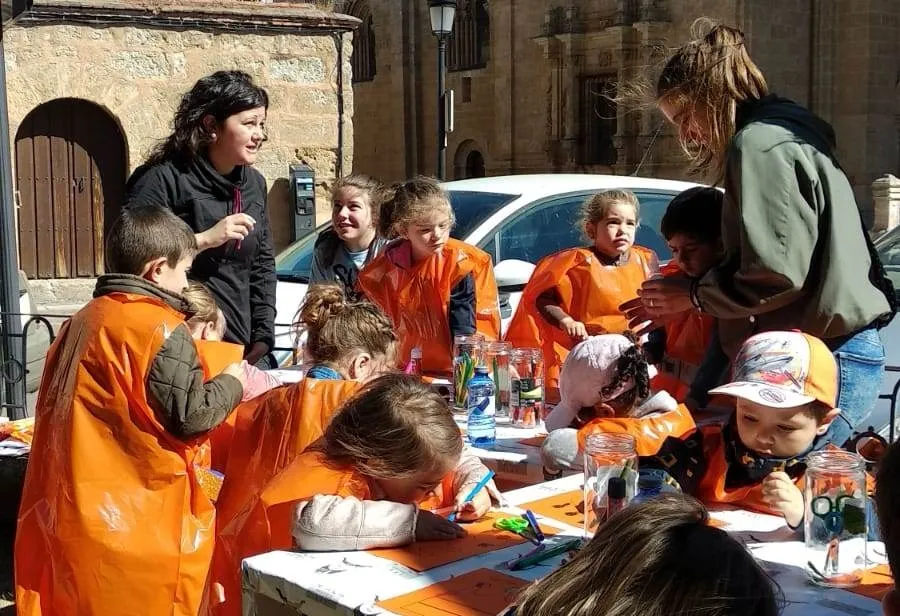 Foto 2 - Los ni&ntilde;os se visten del &Iacute;dolo de Ciudad Rodrigo para celebrar el 75 Aniversario  