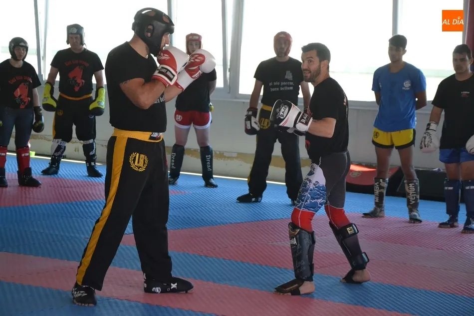 La Escuela Élite Impact recibe a una de las leyendas mundiales del kickboxing: Abraham Roqueñi  