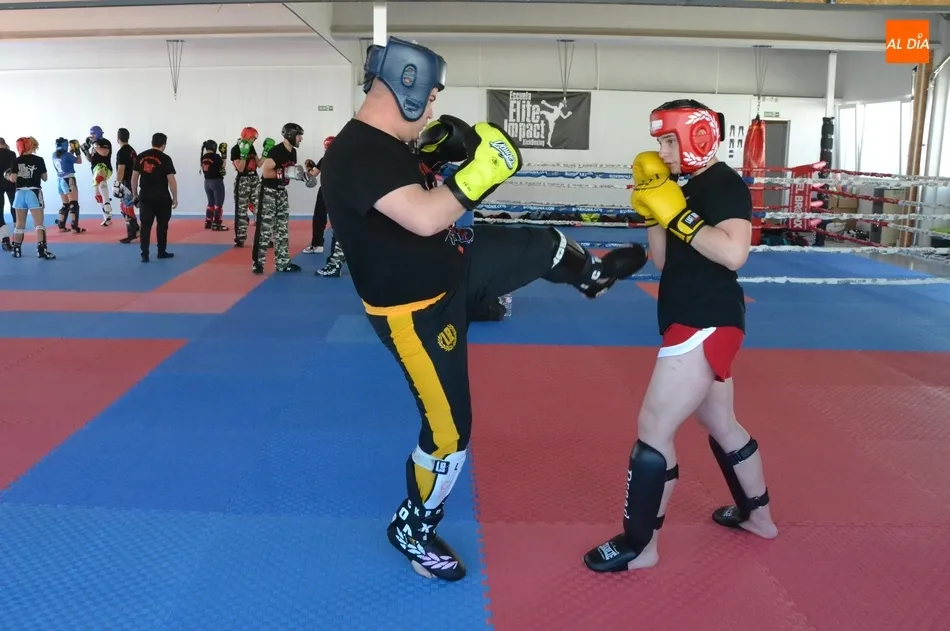 Foto 9 - La Escuela &Eacute;lite Impact recibe a una de las leyendas mundiales del kickboxing: Abraham Roque&ntilde;i  